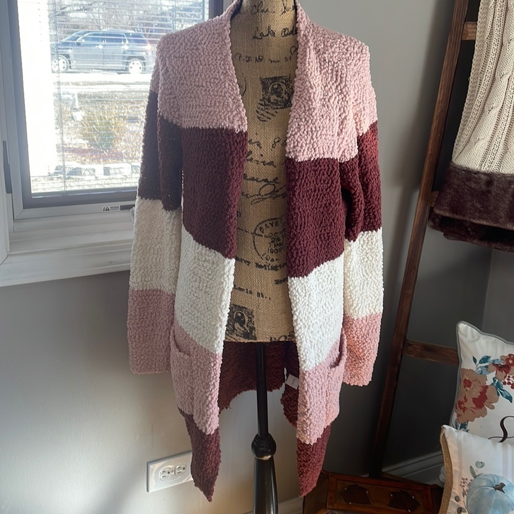 Multi color sweater with pockets